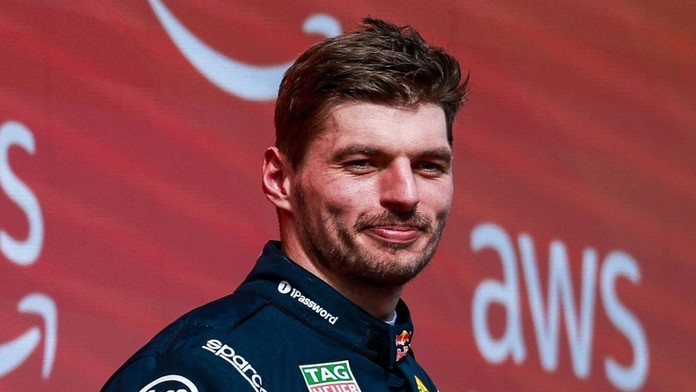 Žiadny veľký prestup sa nekoná. Verstappen predĺžil zmluvu s Red Bullom
