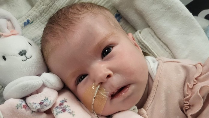 Sudca zakázal prevoz bábätka na liečbu v zahraničí a zároveň schválil, aby ho odpojili od prístrojov