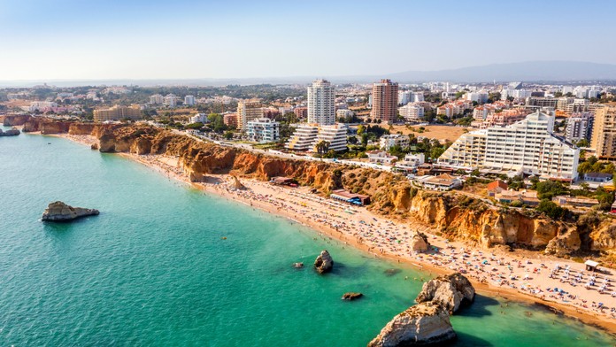 Obľúbená dovolenková destinácia rázne zatočí s turistami. Zaviedla špeciálny poplatok