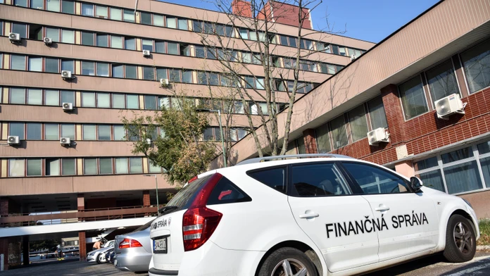 Anonym sa opäť vyhráža Finančnej správe hrozbou bombového útoku. Budovu kontrolujú