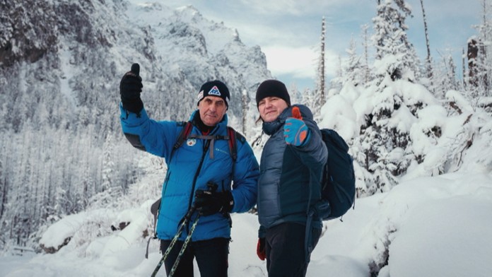 Ján Tribula s vedúcim záchranárov.