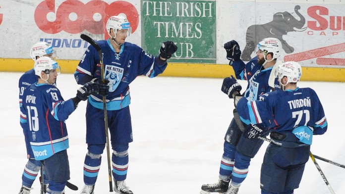 Radosť hráčov Nitry po úvodnom góle