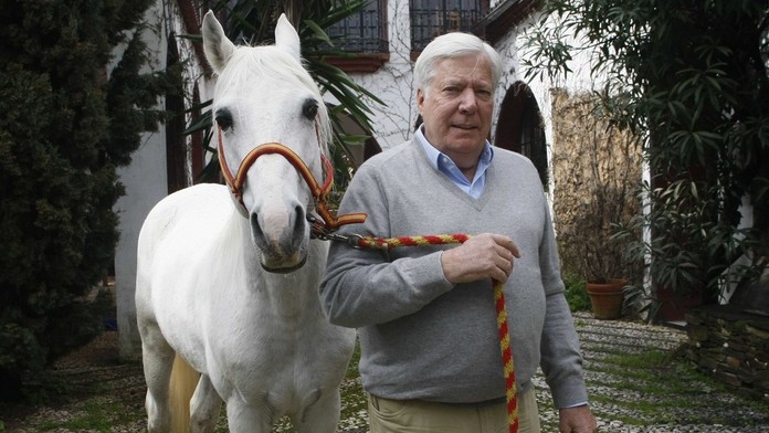 Ako výhra v lotérii. Miliardár a spolumajiteľ značky Hermés ustanovil za svojho dediča záhradníka z Maroka