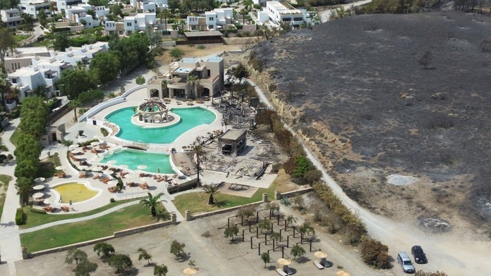 Letovisko na ostrove Rodos po požiari.