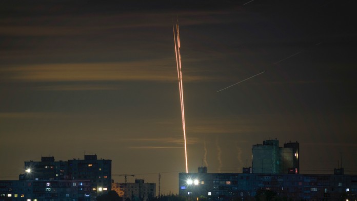 Ruské rakety sú vystreľované proti Ukrajine z ruskej Belgorodskej oblasti.