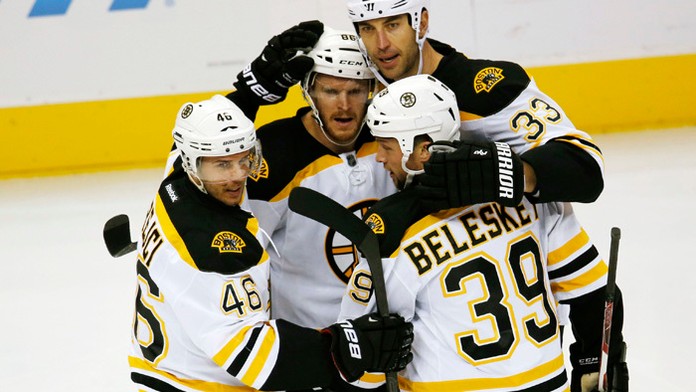 Chára prispel dvomi asistenciami k výhre Bostonu.