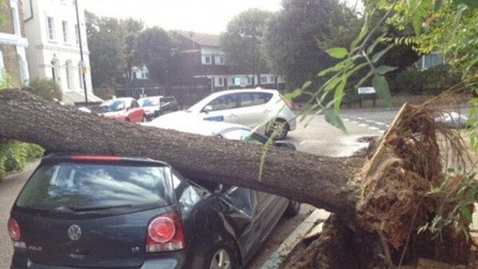 Škody po obávanej búrke v Británii