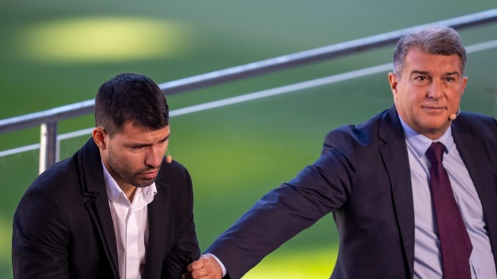 Sergio Aguero sa neubránil slzám, podporu mu vyjadril Joan Laporta.