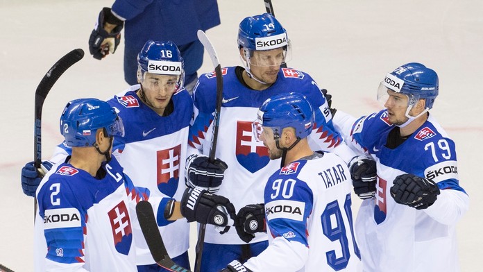 Nebezpečne obiehajúce auto.