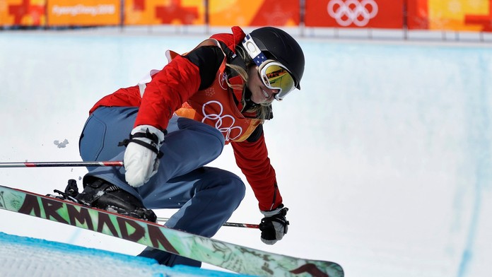 Maďarská akrobatická lyžiarka Elizabeth Marian Swaneyová počas súťaže na ZOH 2018.