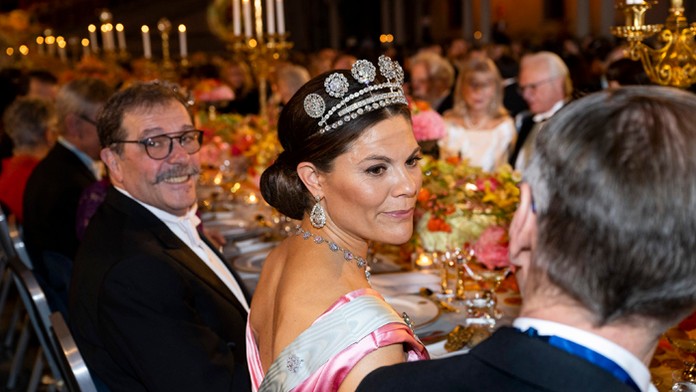 Laureát Nobelovej ceny za chémiu Alain Aspect a švédska korunná princezná Victoria.