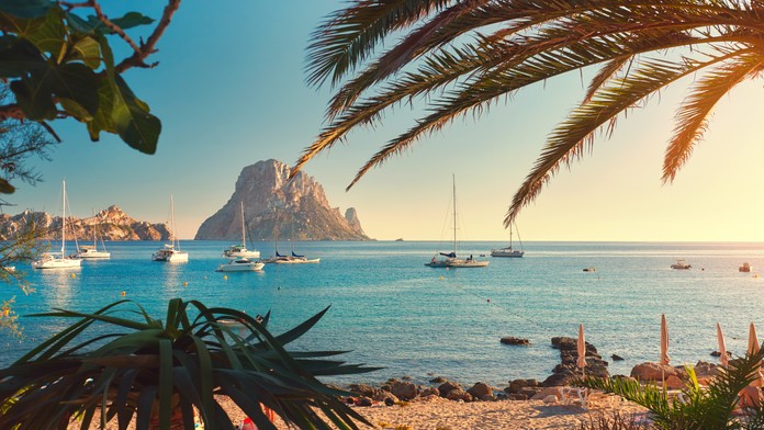 Obľúbenú dovolenkovú destináciu trápi „horúčka lámajúca kosti“. Úrady varujú turistov pred rizikami