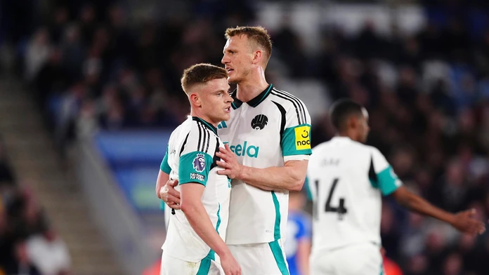 Newcastle potvrdil rolu favorita presvedčivým triumfom. O všetkom rozhodlo úvodné dejstvo