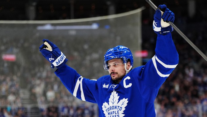 VIDEO: Auston Matthews pomohol hetrikom k veľkému obratu. Na klubovú legendu Toronta mu chýba jediný gól