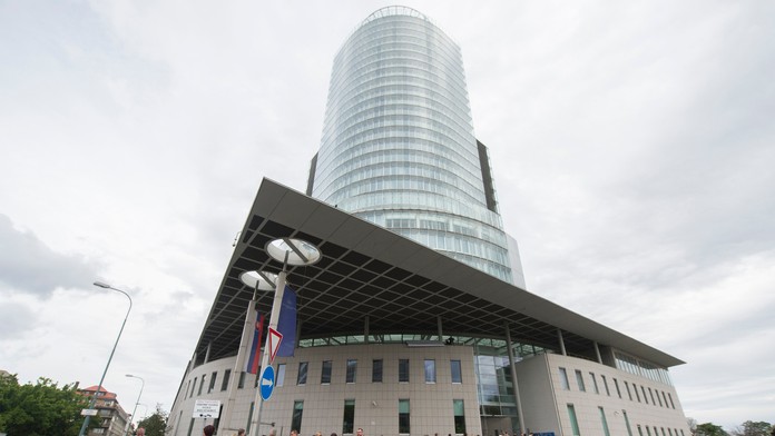 O predsednícke kreslo sa uchádzajú Soňa Mesiarkinová a Jana Bajánková.