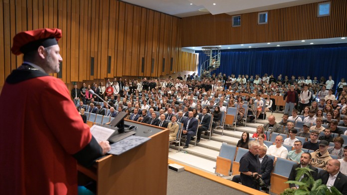 Koniec povinnej záverečnej práce na Slovensku? Študenti budú môcť školu ukončiť aj inak