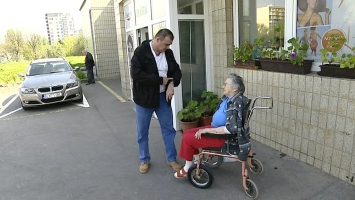 19 Cakali na sanitku.transferweb_jpg_bez_watermarku_1.jpg