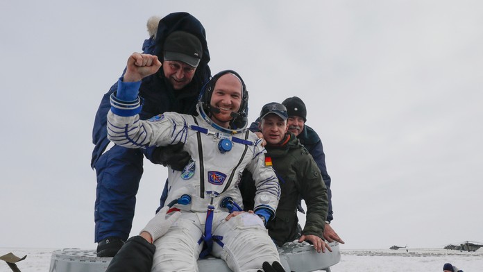 Trojica kozmonautov sa vrátila z misie na ISS