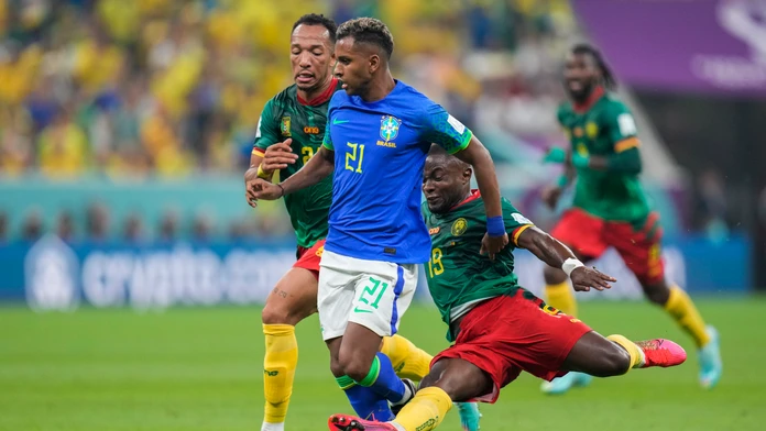 Aboubakar ukul senzáciu a nechal sa vylúčiť. Afrika však v osemfinále tretí tím mať nebude