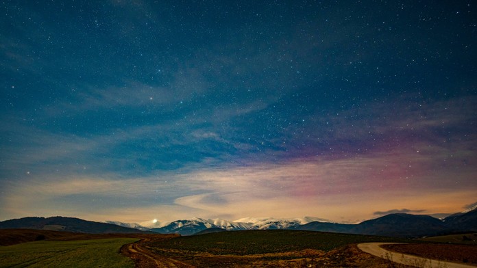 Nebeské divadlo prekvapilo. Dych berúcu polárnu žiaru videli Slováci aj z vlastného dvora