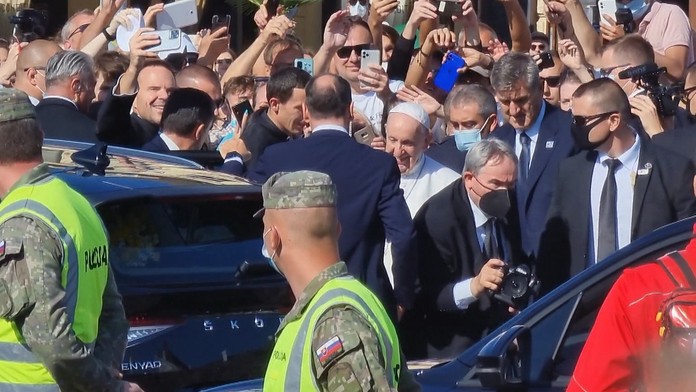 Pápež František medzi ľuďmi