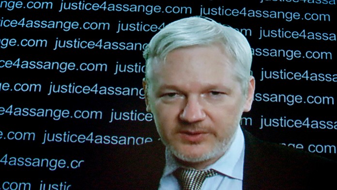 Na snímke zakladateľ webovej stránky WikiLeaks Julian Assange.