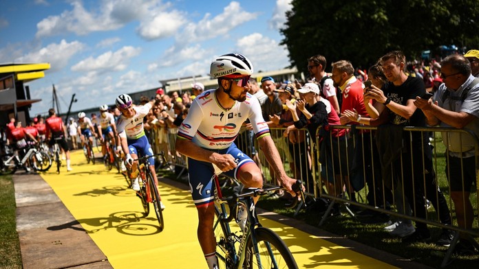 VIDEO: Sagan zaváhal. Počas 5. etapy nezvládol zákrutu a spadol