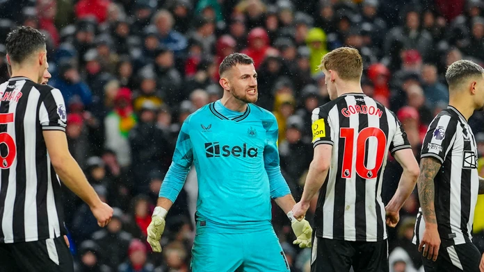 Premier League: Skvelý Dúbravka vychytal čisté konto, Liverpool hasil požiar v 99. minúte