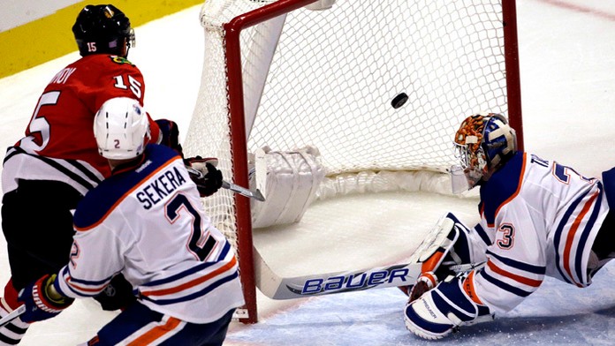 Slovenský hokejista Andrej Sekera si otvoril strelecký účet v prebiehajúcej sezóne NHL.