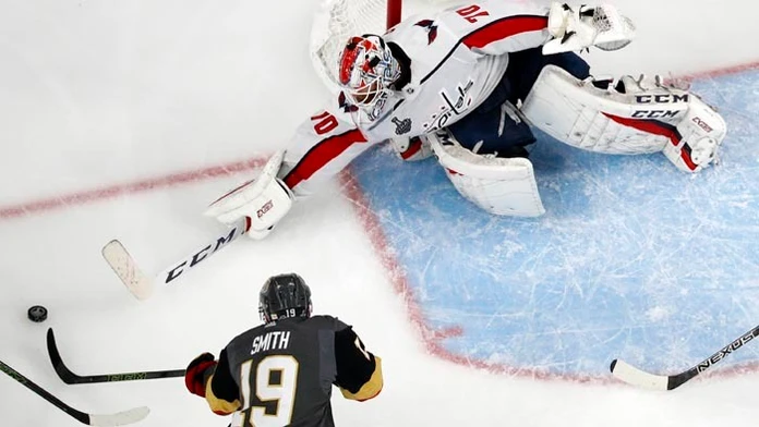 Hokejisti Washingtonu Capitals vyhrali v druhom dueli finále play off NHL na ľade Vegas Golden Knights.