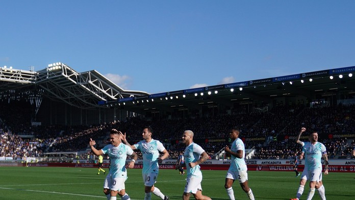 Škriniarovci v šlágri kola zdolali Atalantu. Bývalý hráč Košíc zachránil AS Rím v nadstavenom čase