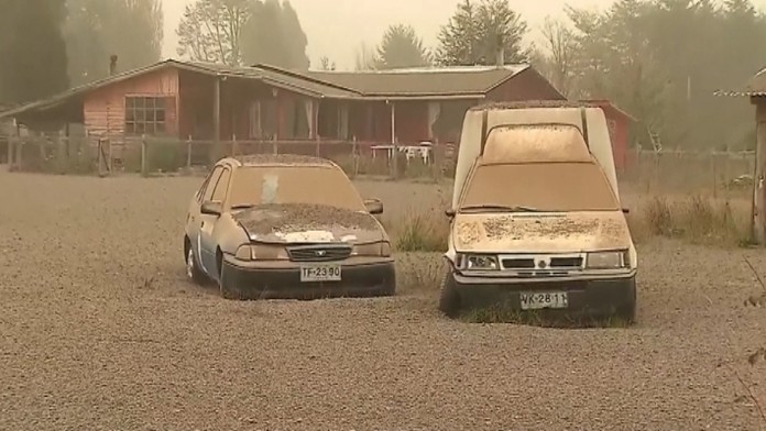 Chile pokryla polmetrová vrstva popola