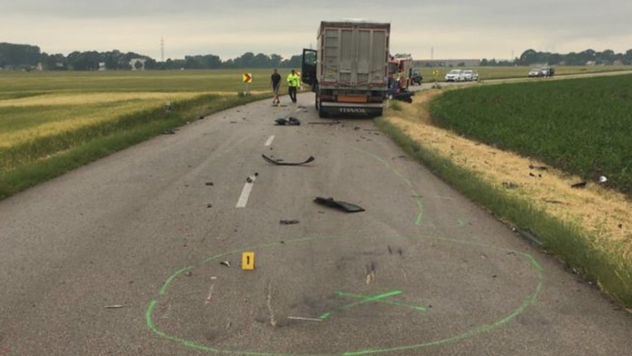 Za smrteľné nehody pri Leviciach môže zrejme povrch cesty. Zradná je jemná štruktúra asfaltu