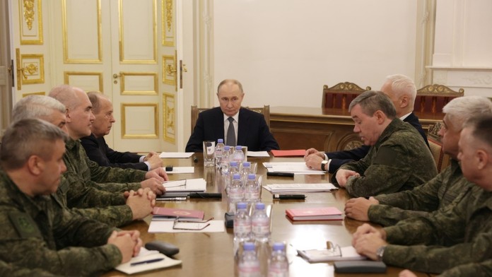 Americké tajné služby poukázali na štyri slabiny, ktoré Putinovi bránia poraziť Ukrajinu na bojisku