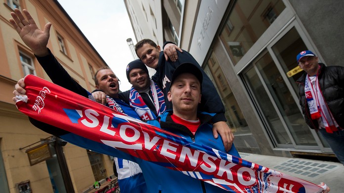 Slovenskí fanúšikovia v Ľubľane.