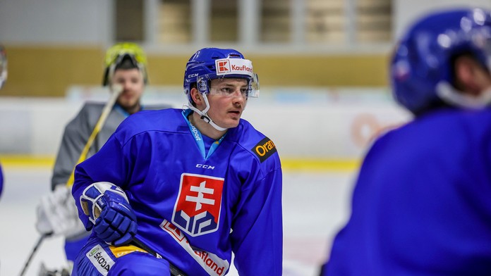 Oliver Okuliar počas tréningu na prvom oficiálnom zraze slovenskej hokejovej reprezentácie.