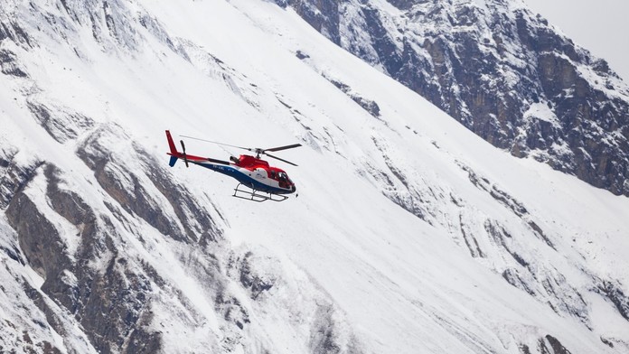 Záchranársky vrtuľník v Nepále (ilustračná snímka)