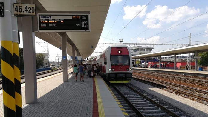 Nástupište v Trnave.