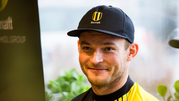 Motocyklový pretekár Štefan Svitko pred nalodením motocykla do dejiska Rely Dakar 2019.