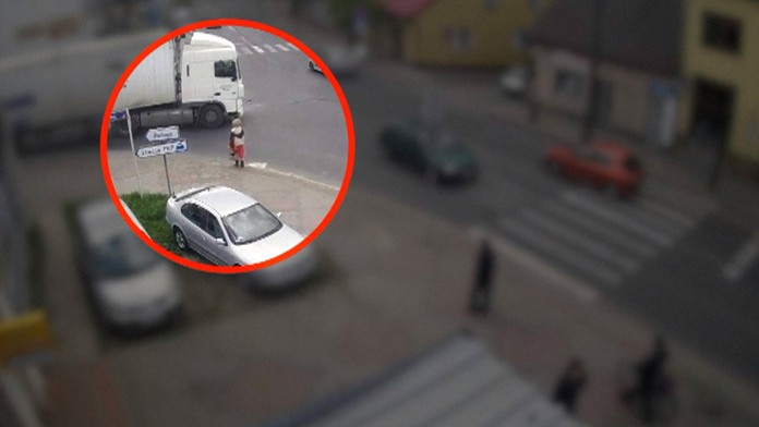 Ženu zrazil kamión.