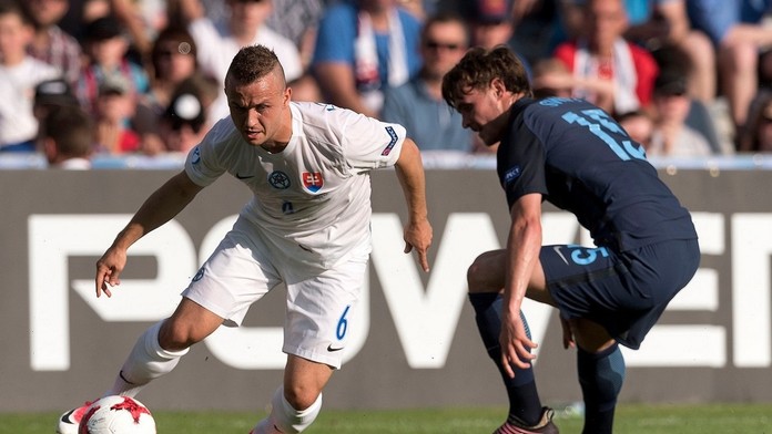 Stanislav Lobotka a Angličan John Swift.