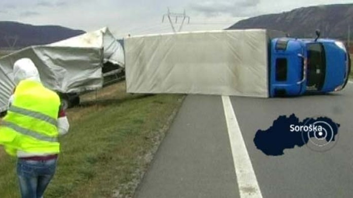 Kamióny na Soroške takmer lietali