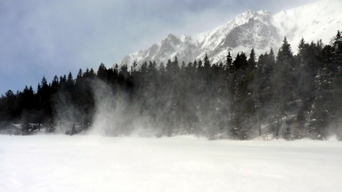 Snehová víchrica vo Vysokých Tatrách - archívna snímka.