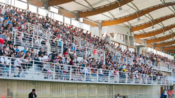 Fanúšikovia a diváci počas tréningu reprezentácie v tréningovom centre na ME 2016 vo Vichy.