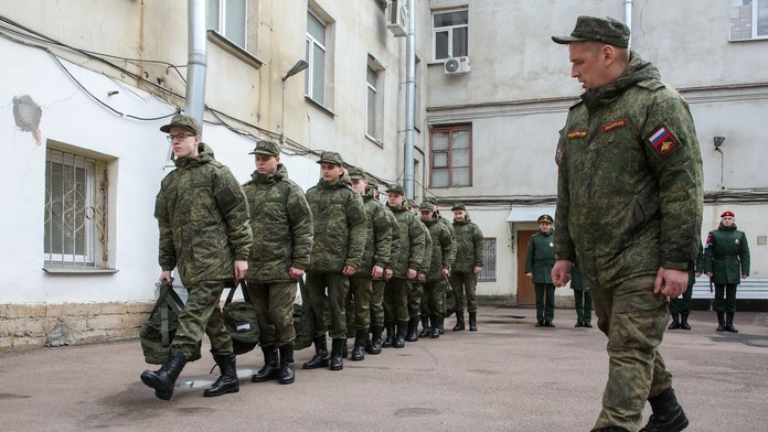 Vladimir Putin nariadil odvod 135-tisíc nových vojakov