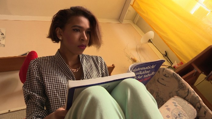 Nešťastná žiačka Alyda.