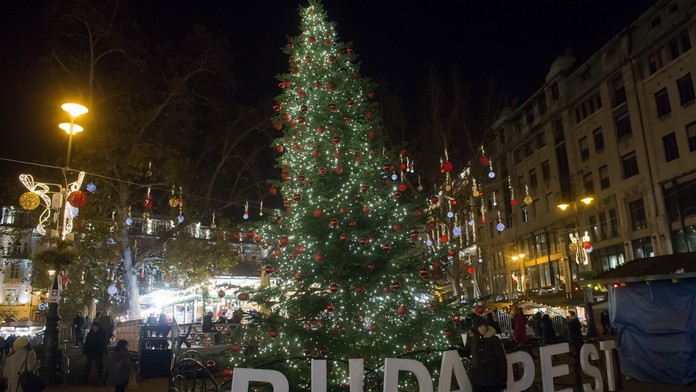 Vianočné trhy v Budapešti.