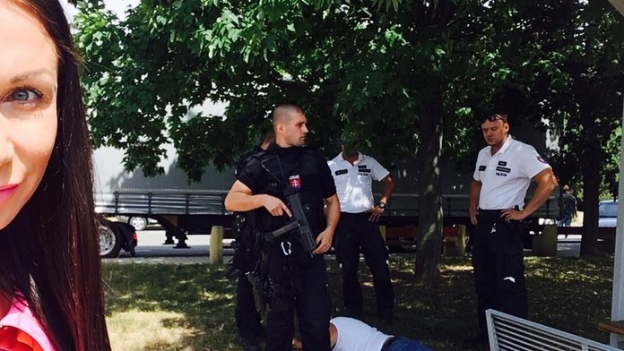 Kristína Kövešová pri zásahu polície 