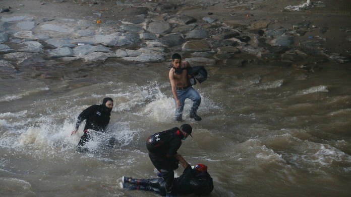 Lily si celá trieda verejne podala. Jej nočú moru všetci sledovali v priamom prenose.mp4