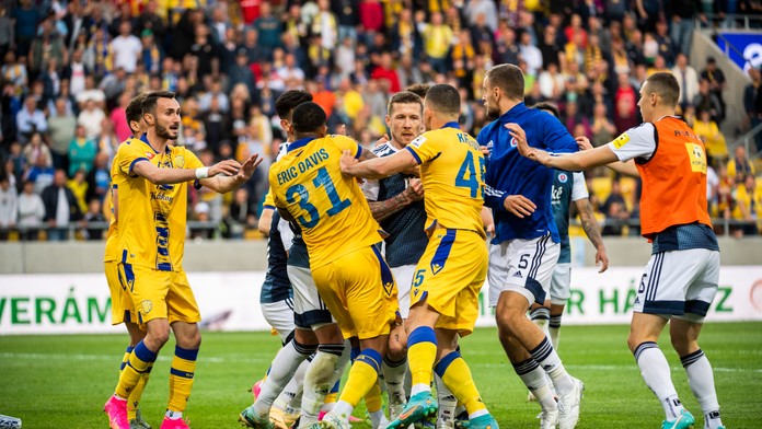 Roztržka medzi hráčmi Dunajskej Stredy a Slovana Bratislava